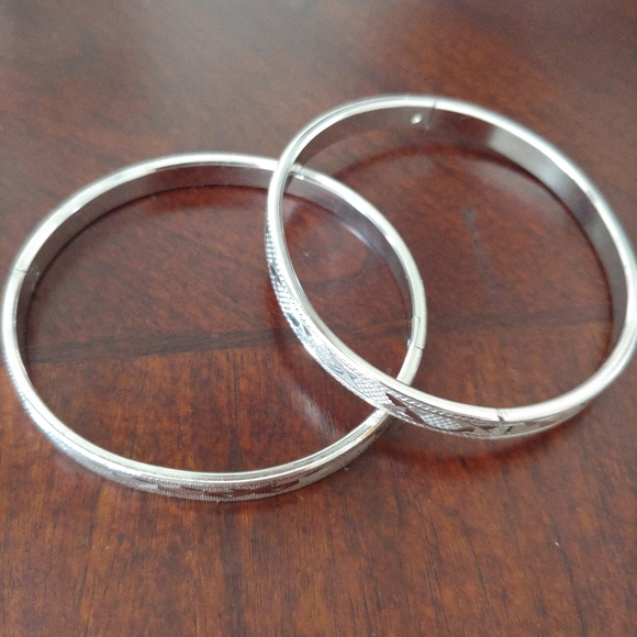 Two stainless etched petite silver bangles - Picture 2 of 8